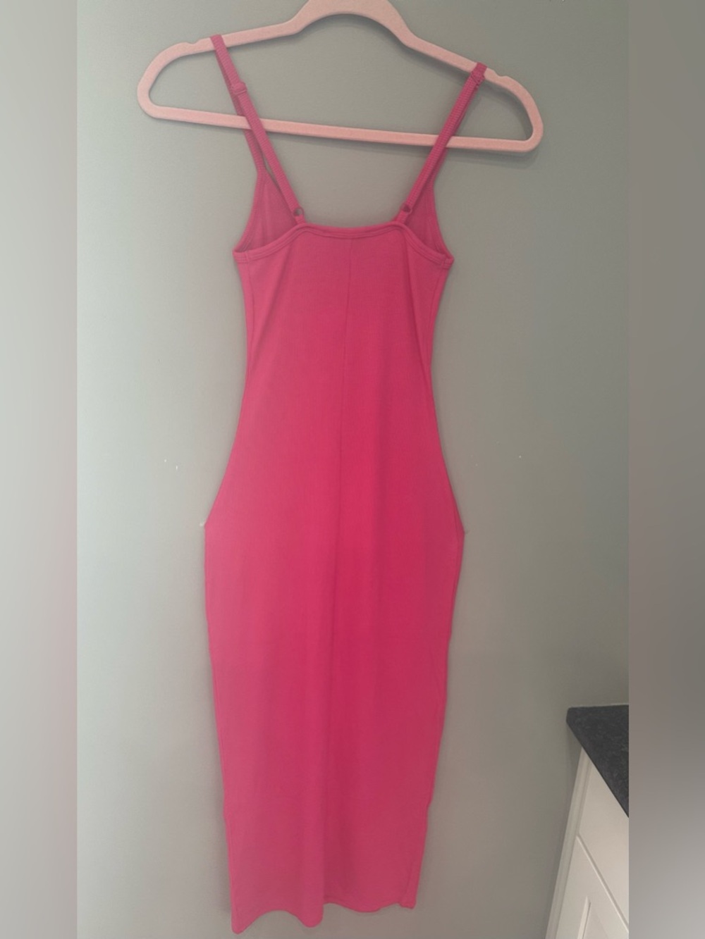 ⭐️ZENANA RIBBED BODYCON MIDI HOT PINK DRESS - Picture 7 of 8